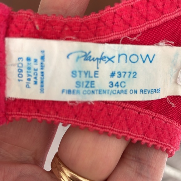 Vintage underwire bra. 34C. Adjustable straps. Elastic is stretchy. Red lace. - Picture 5 of 10